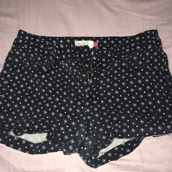 SO Jean Shorts - Picture 1 of 2